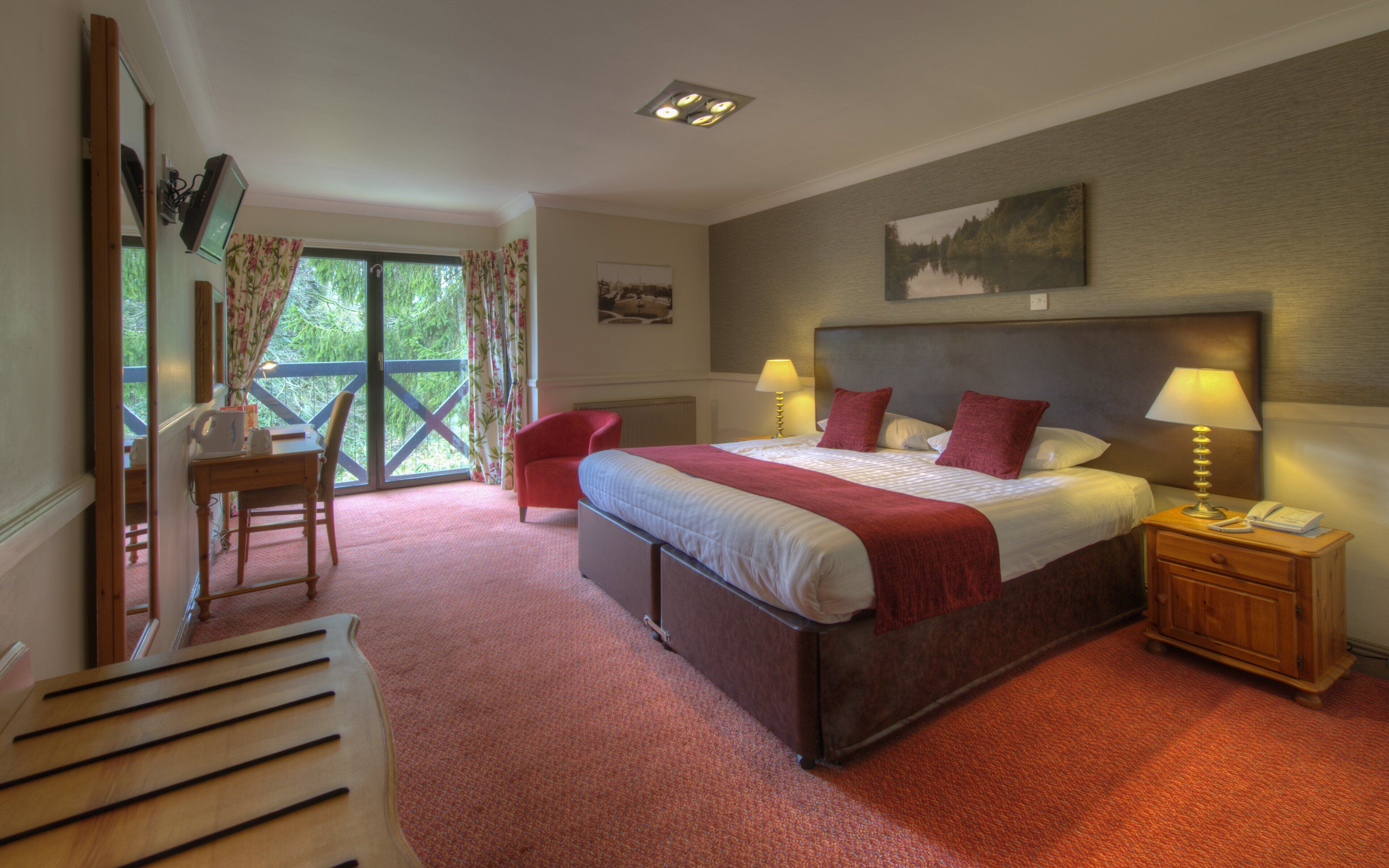 Superior Room | Desk, iron/ironing board, free WiFi, bed sheets