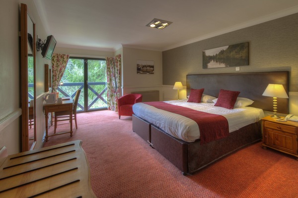 Superior Room | Desk, iron/ironing board, free WiFi, bed sheets