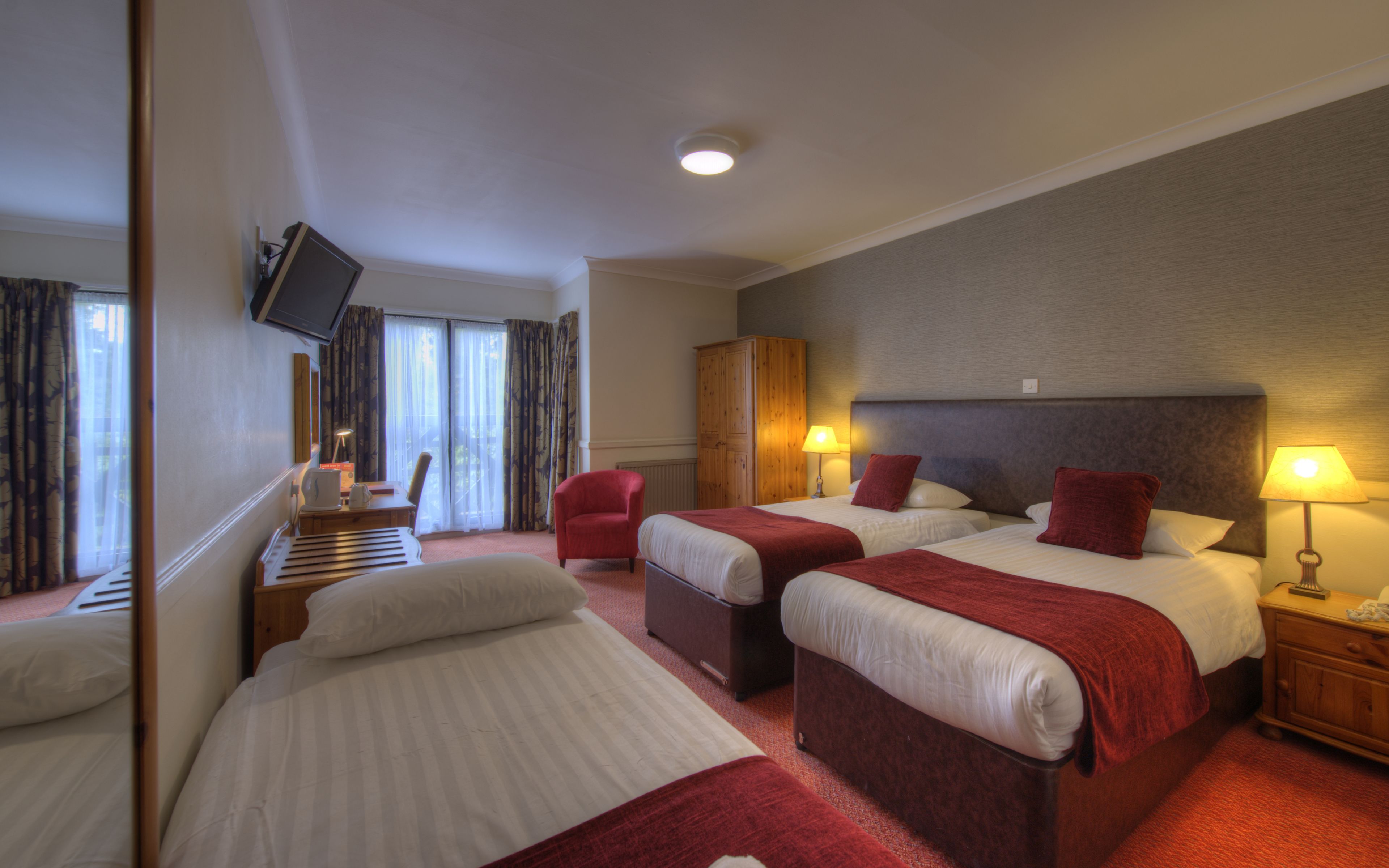 standard twin room, 2 single beds | desk, iron/ironing board, free wifi, bed sheets