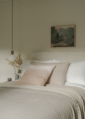 Habitación estándar doble | Ropa de cama de alta calidad y colchones con acolchado adicional