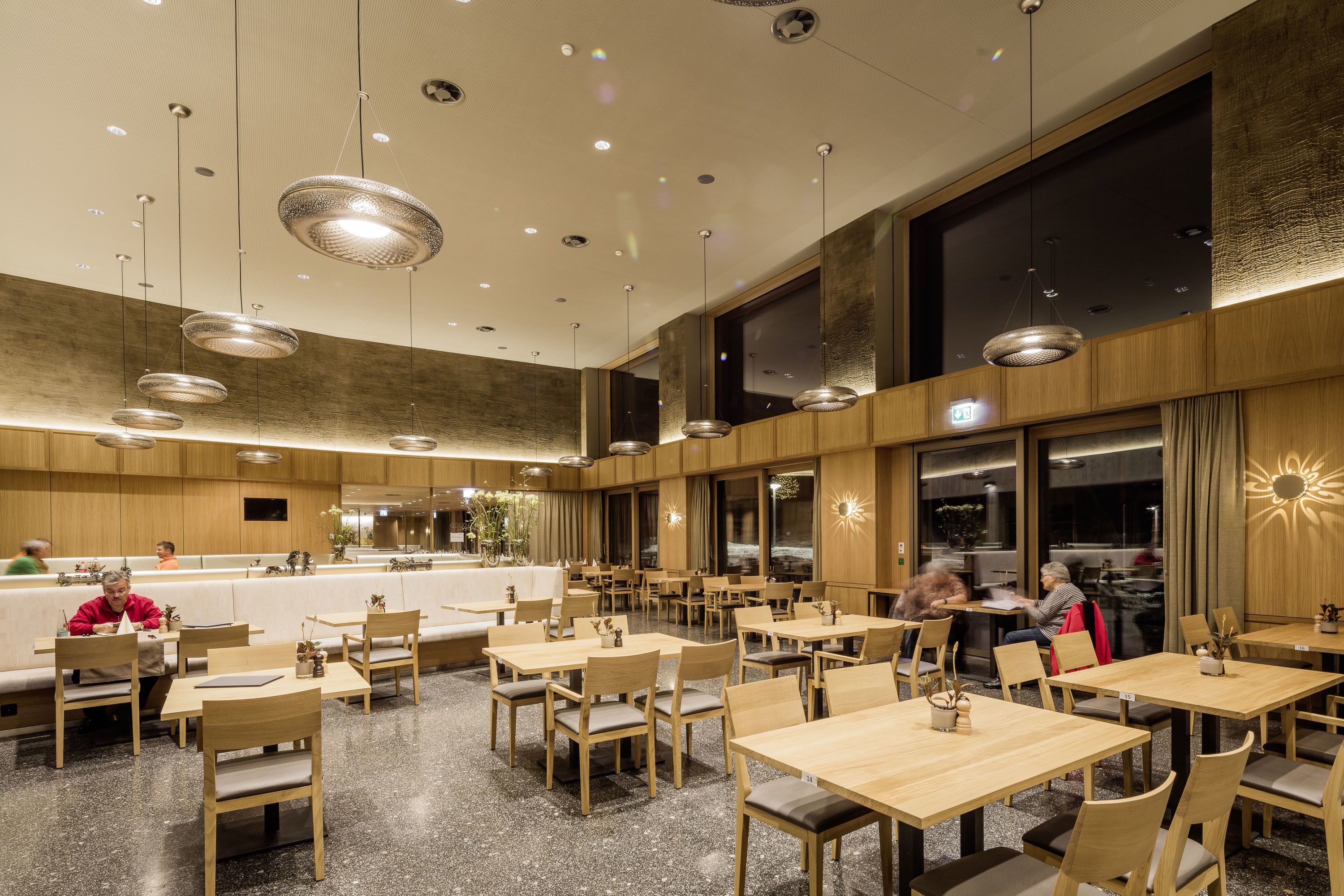 2 restaurants, breakfast, lunch, dinner served; regional cuisine