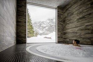 Indoor spa tub - Säntis - Das Hotel (Hundwil)