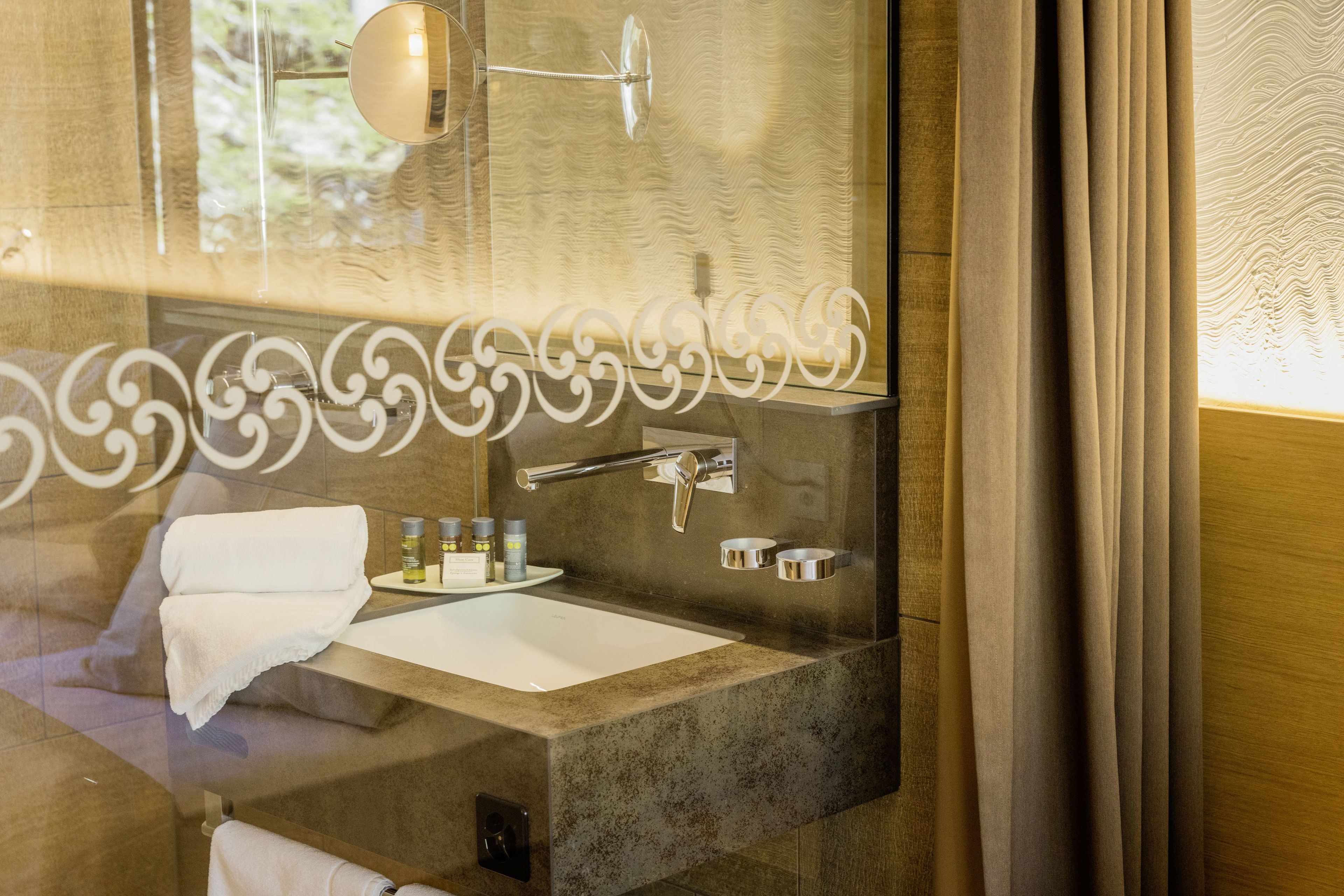standard double room | bathroom | shower, hair dryer, bathrobes, slippers