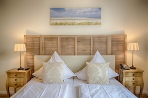 Comfort Double Room | Hypo-allergenic bedding, individually decorated, individually furnished - Das Frühstückshotel St. Peter-Ording (St. Peter-Ording)
