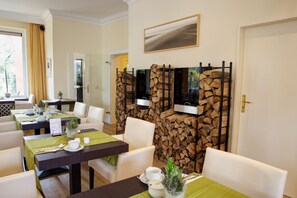 Daily buffet breakfast for a fee - Das Frühstückshotel St. Peter-Ording (St. Peter-Ording)