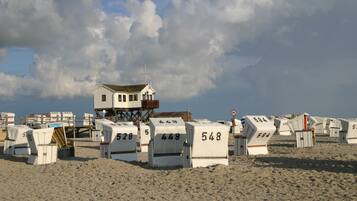 Nära stranden, yoga, volleyboll och 3 strandbarer