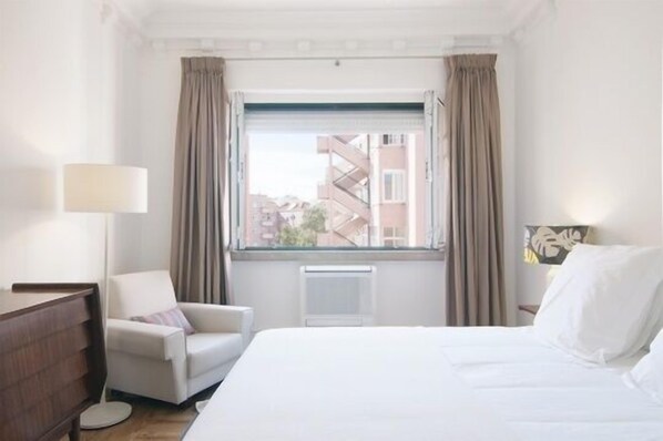 Apartamento, 4 quartos, vista para a cidade | 4 quartos, roupas de cama premium, ferros/tábuas de passar roupa