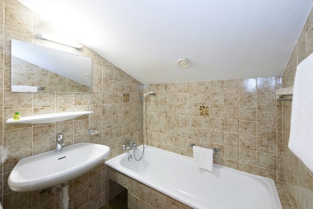 family room, 2 bedrooms, garden view, garden area | bathroom | free toiletries, towels