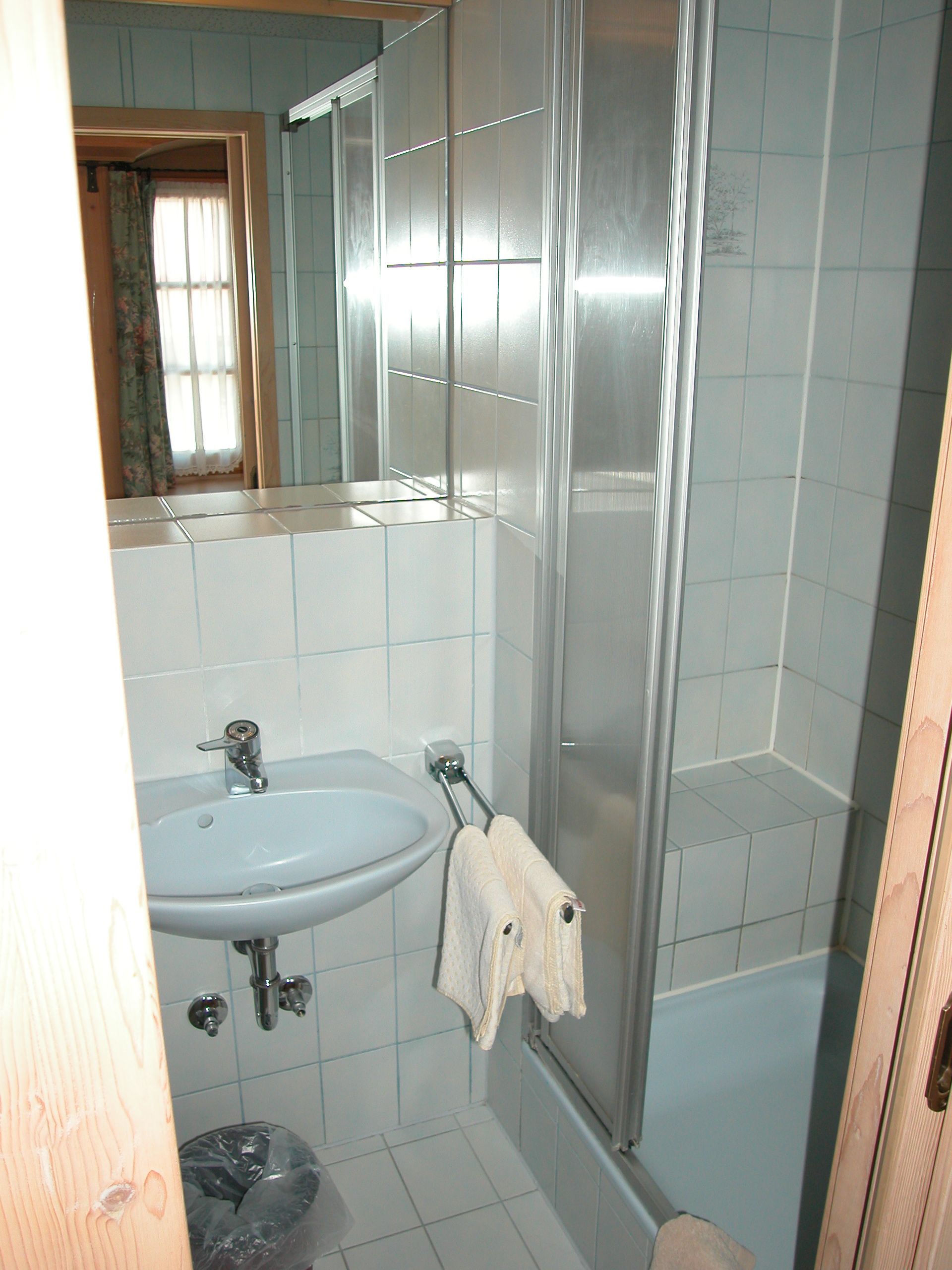 classic single room, 1 single bed | bathroom | free toiletries, towels