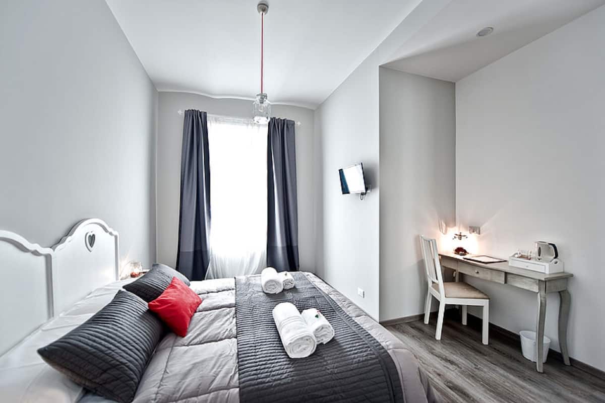 Habitación Deluxe con 1 cama matrimonial o 2 individuales (Bell 4) | Ropa de cama de alta calidad, escritorio y insonorización