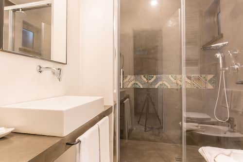 Shower, free toiletries, hair dryer, bathrobes