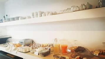 TĂ€gliches inbegriffenes FrĂŒhstĂŒcksbuffet