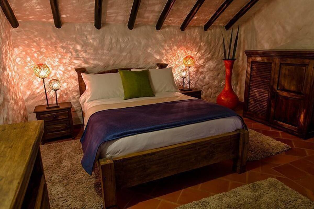 In-room safe, free WiFi, bed sheets