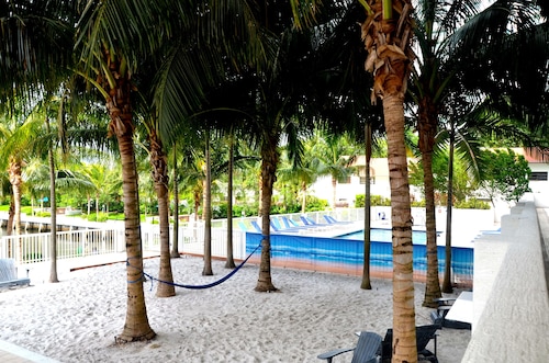 Riviera Luxury Living at River Oaks Marina and Tower