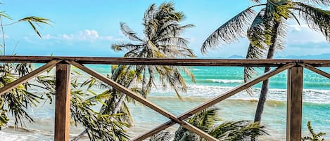 Villa Majestueuse, 1 très grand lit, bain à remous, vue plage | 1 chambre, minibar, coffres-forts dans les chambres