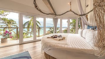 Grand villa, 1 kingsize bed, hot tub, uitzicht op strand | Kameruitzicht