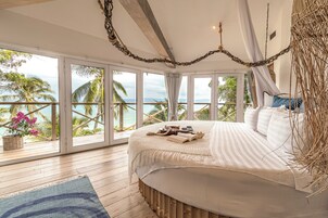 特级别墅, 1 张特大床, 热水浴缸, 海滩景观 | 客房景观