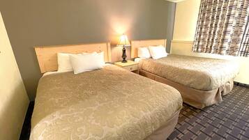 Rom – standard, 2 queensize-senger, ikke-røyk | Skrivebord, skrivebord for bærbar PC og strykejern/-brett