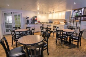 Free daily continental breakfast 