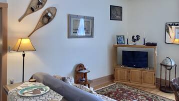 Traditional Apartment, 1 King Bed with Sofa bed (Second Floor Walk Up) | Living area | 42-inch Smart TV with cable channels, TV