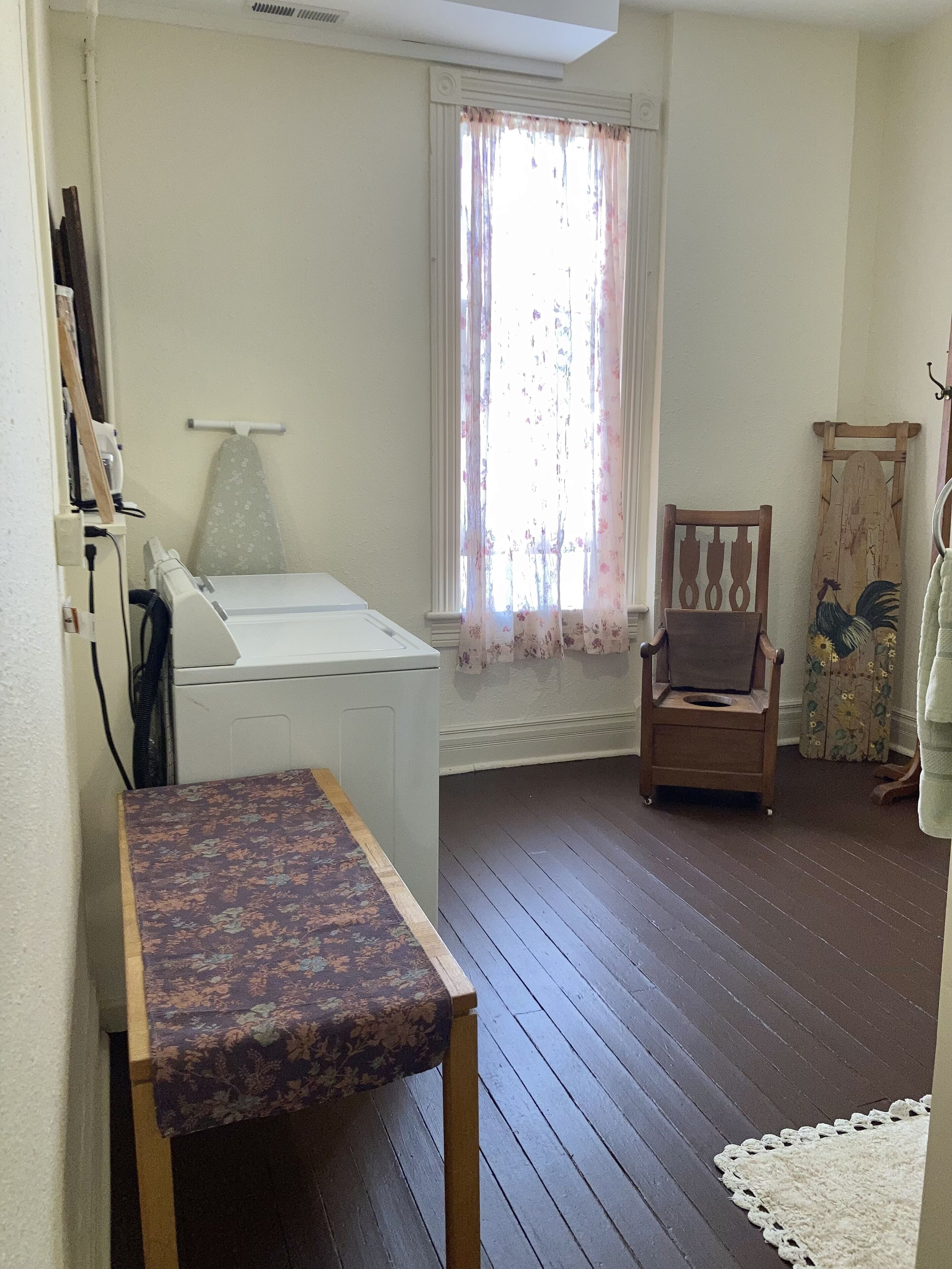 traditional apartment, 1 king bed with sofa bed (second floor walk up) | bathroom | shower, free toiletries, hair dryer, towels