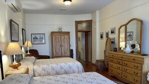 Leilighet – classic, 2 soverom, byutsikt (Second Floor Walk Up)