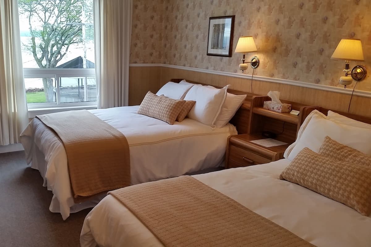 Klassieke kamer, meerdere bedden, en-suite badkamer, uitzicht op baai (3rd Floor) | Gratis wifi, beddengoed