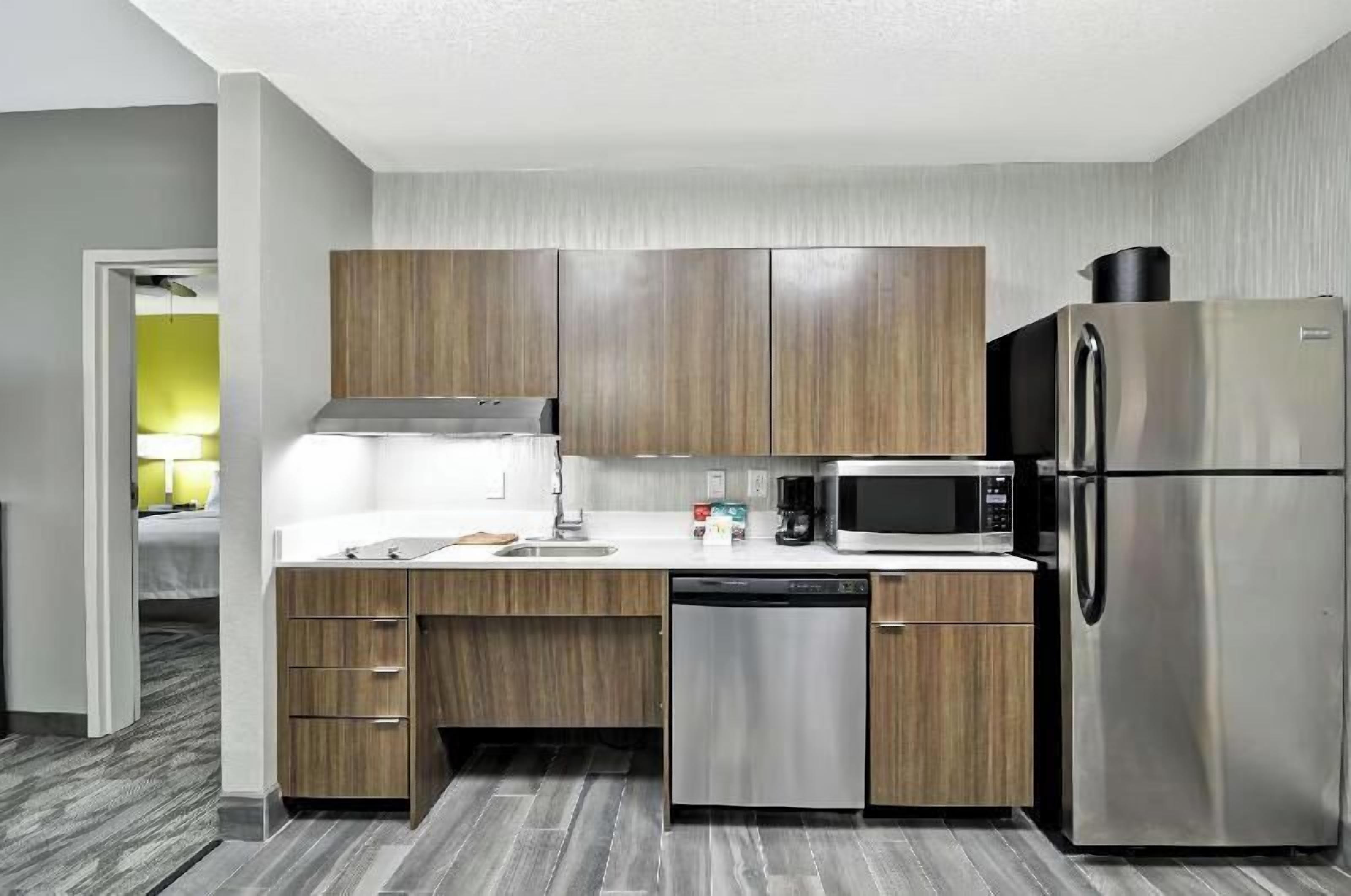 Cucina privata | Frigorifero con congelatore, microonde, piano cottura, lavastoviglie