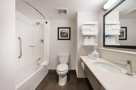 Hampton Inn Suites Miami Wynwood Design District - Image 12