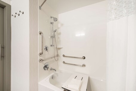 Hampton Inn Suites Miami Wynwood Design District - Image 21