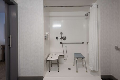 Hampton Inn Suites Miami Wynwood Design District - Image 22