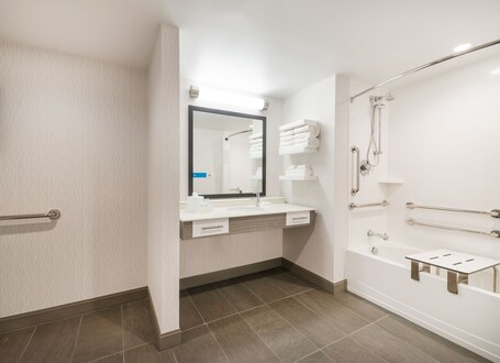 Hampton Inn Suites Miami Wynwood Design District - Image 15