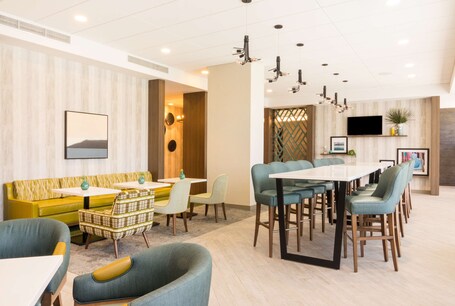 Hampton Inn Suites Miami Wynwood Design District - Image 11