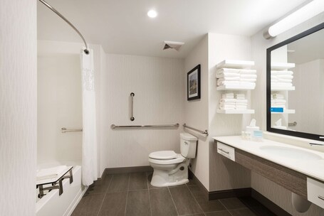 Hampton Inn Suites Miami Wynwood Design District - Image 6