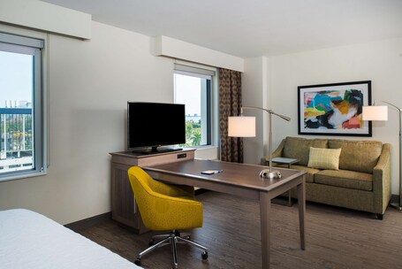 Hampton Inn Suites Miami Wynwood Design District - Image 34