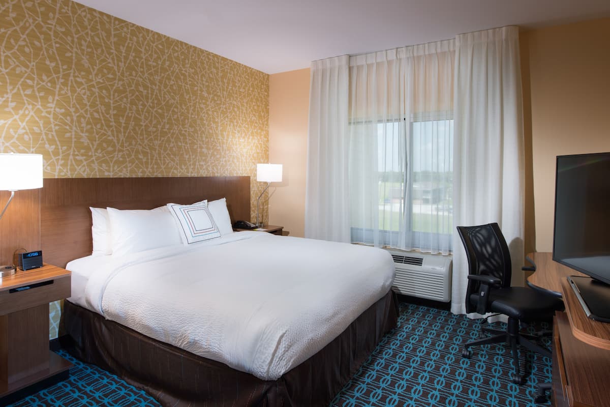 Premium bedding, down duvets, pillow-top beds, desk