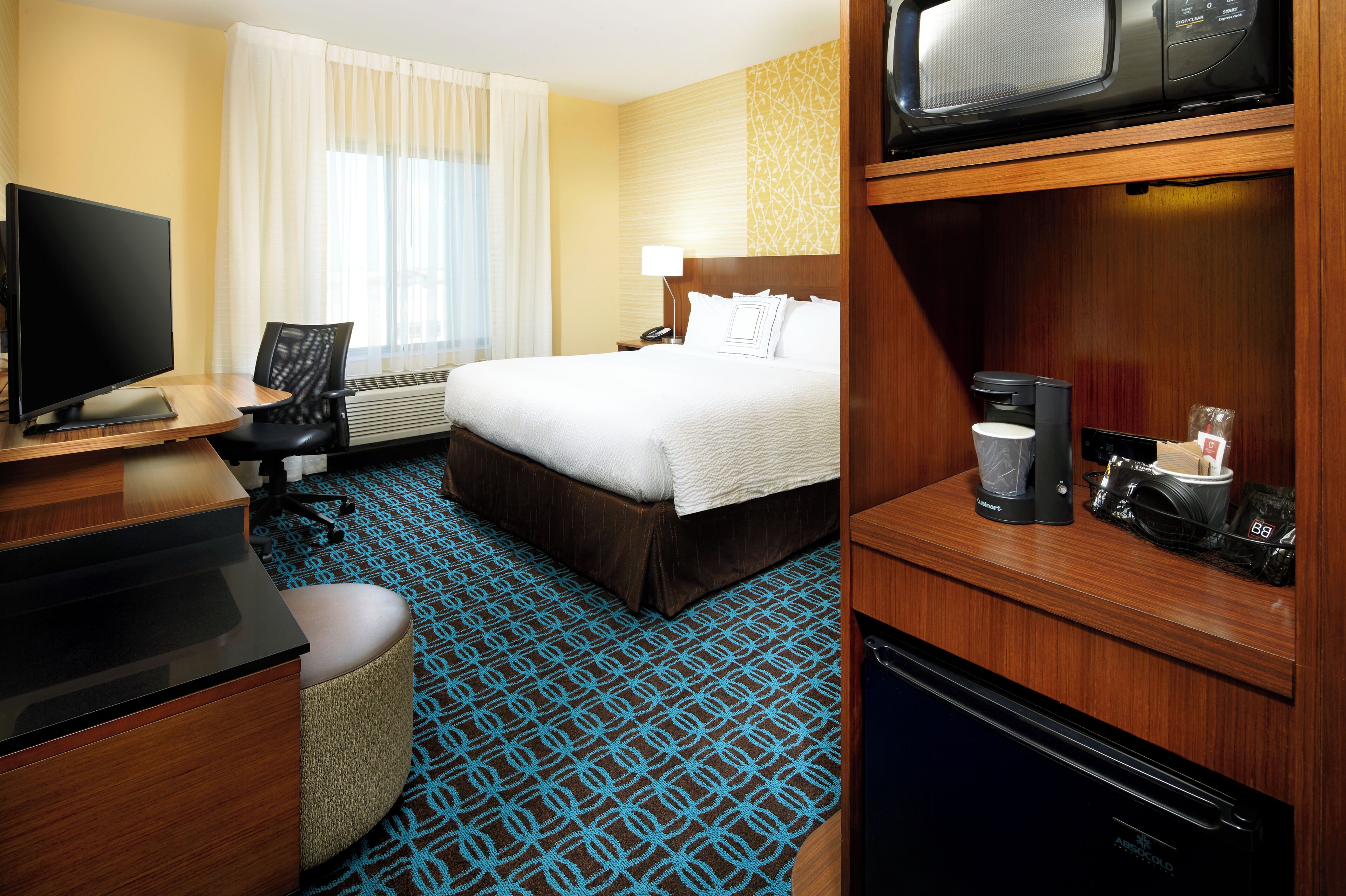 Premium bedding, down duvets, pillow-top beds, desk