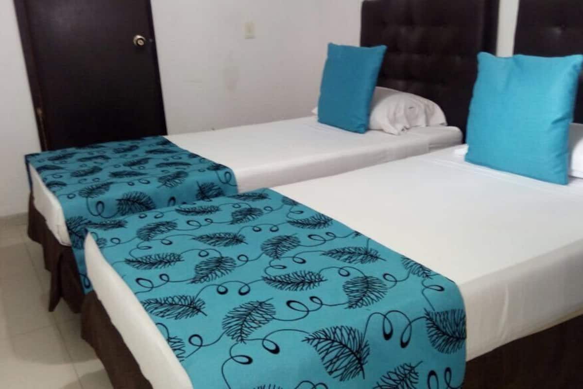 Habitación con 2 camas individuales | Minibar, caja fuerte, cunas gratuitas