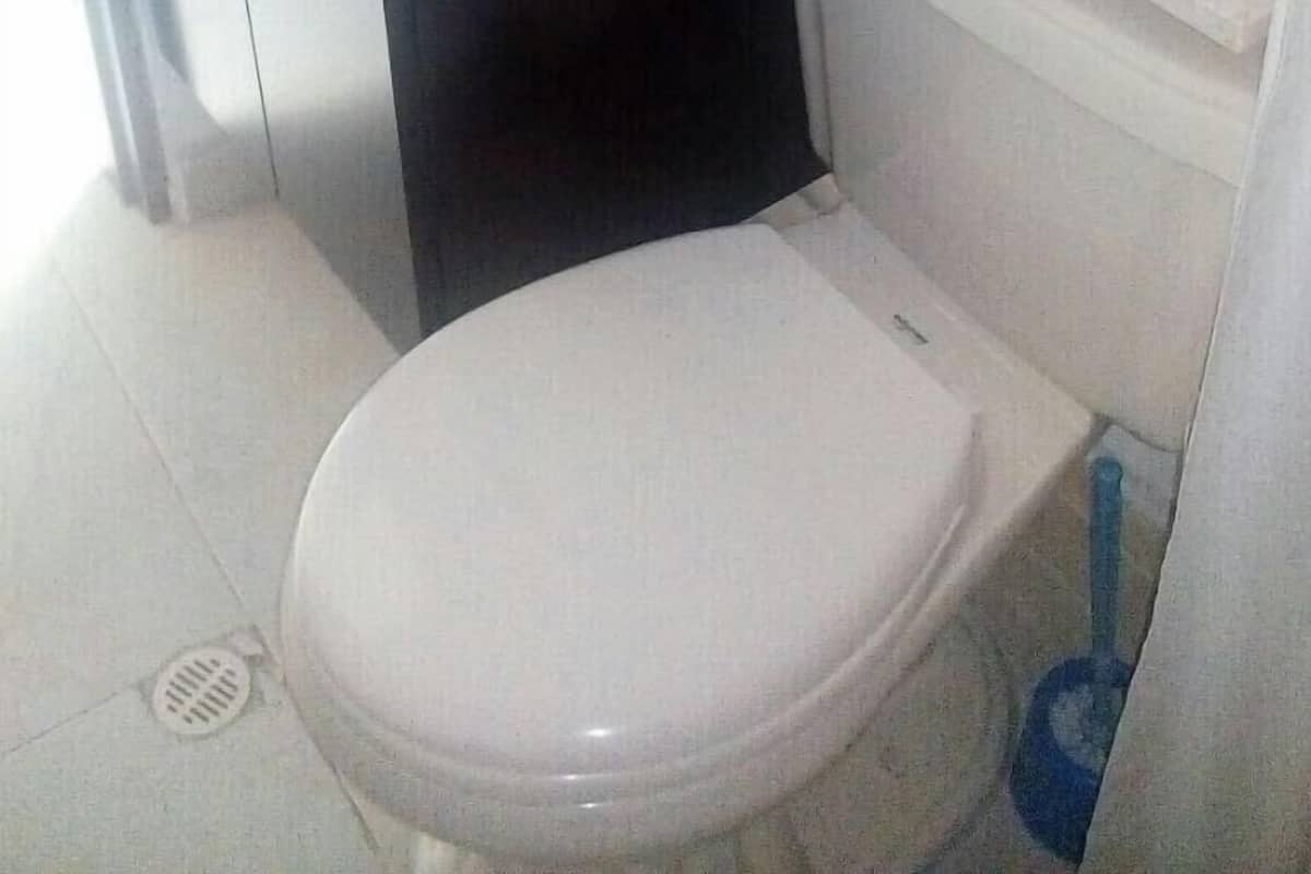 Ducha, artículos de higiene personal gratuitos y secador de pelo