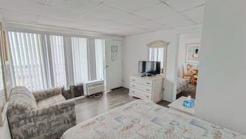 Quarto standard, várias camas, cozinha americana (Third floor) | Escrivaninha, Wi-Fi de cortesia, roupa de cama