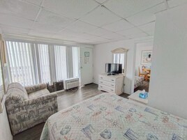 Habitación estándar, varias camas, cocina básica (Third floor) | Escritorio, wifi gratis, ropa de cama