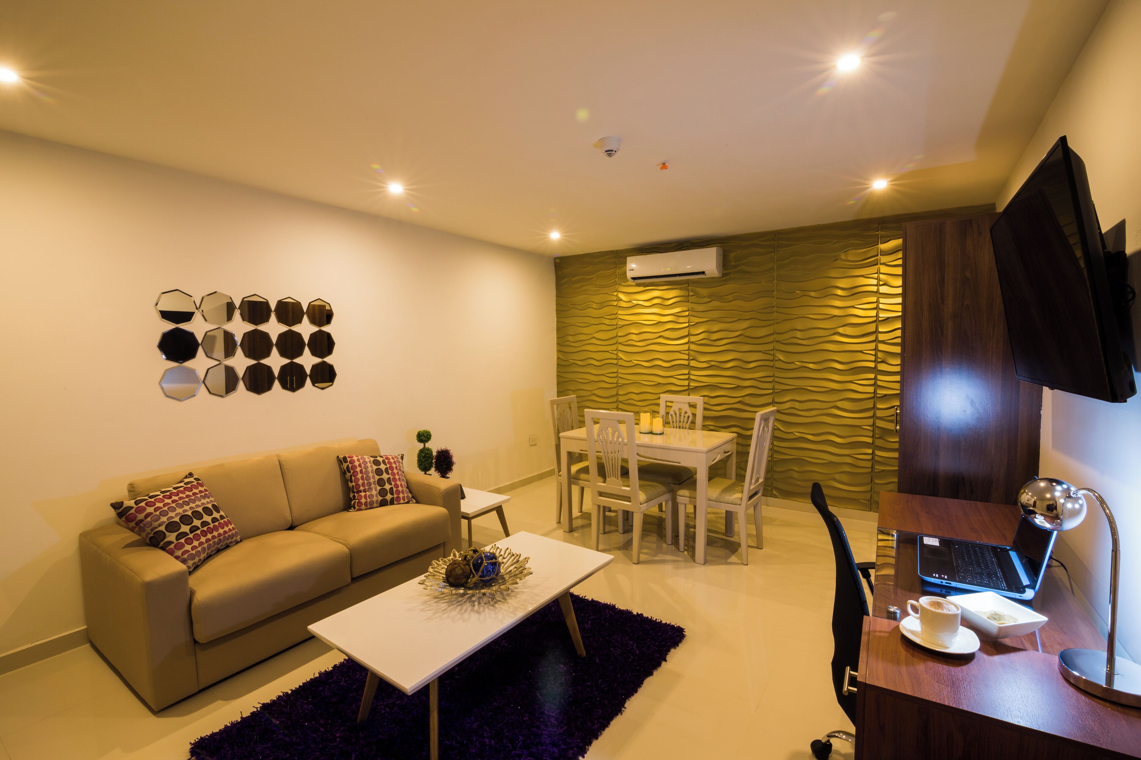 Business Suite | Living area | 48-inch LED TV with cable channels, TV