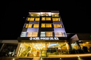 Vista frontal de la propiedad