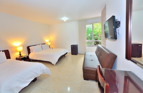 Hotel Palonegro Cabecera 