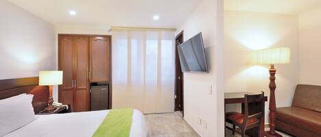 Executive Superior | Minibar, bàn, bàn ủi/dụng cụ ủi quần áo