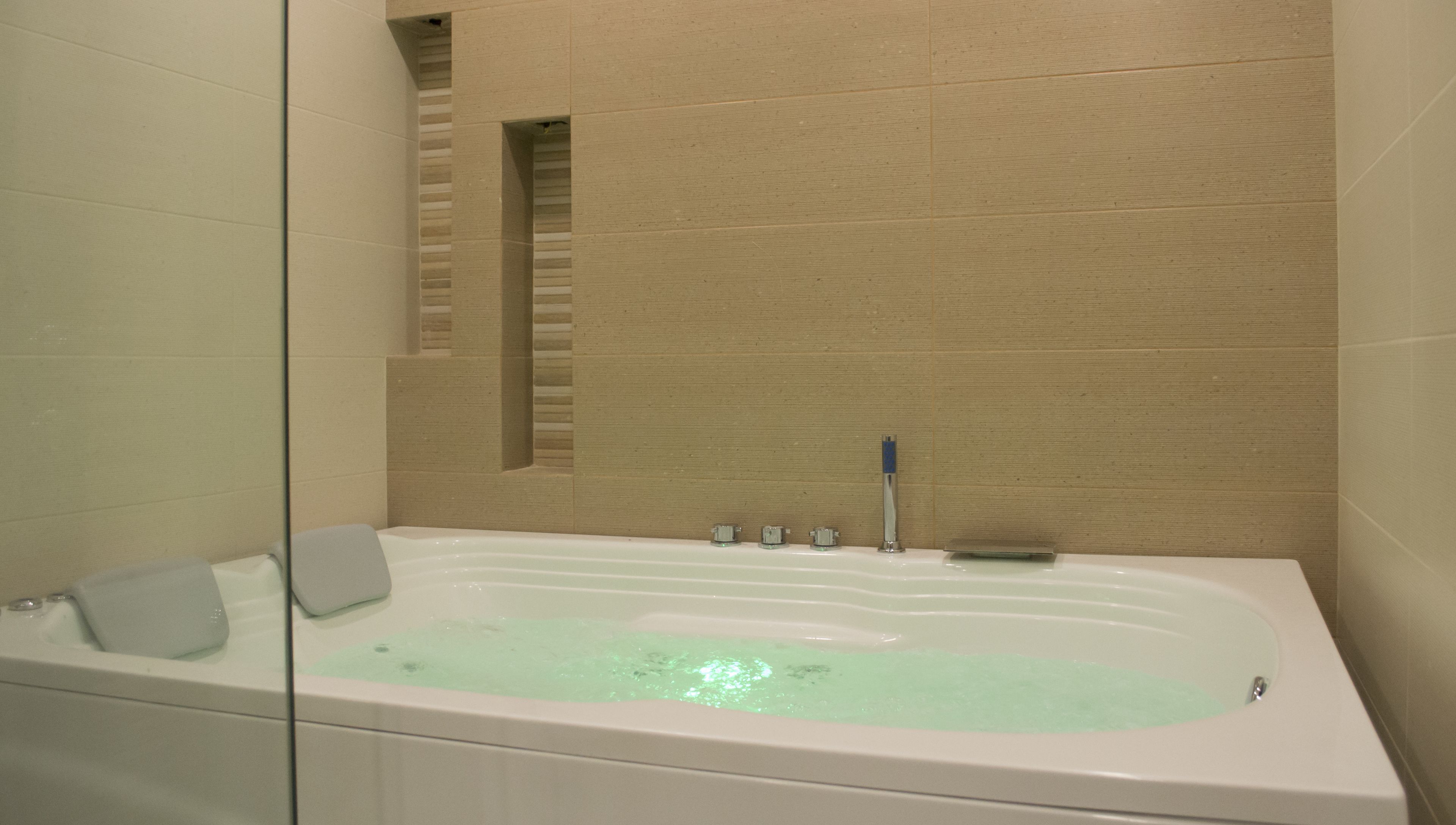 Bồn tắm thủy lực