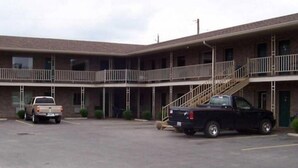 Unclassified image, 3 of 10, button - Hometown Inn (Morganfield)