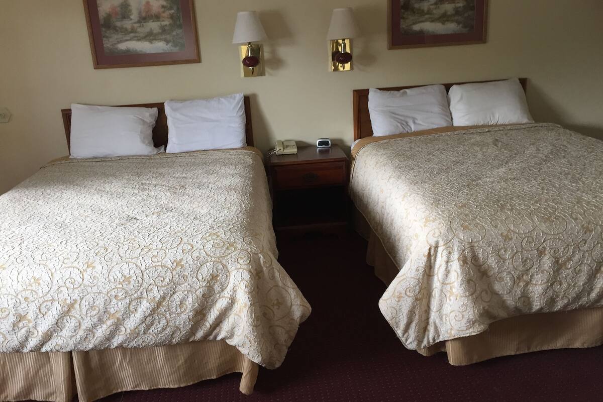 Standard Room, 2 Double Beds, Non Smoking | WiFi (free), bed sheets