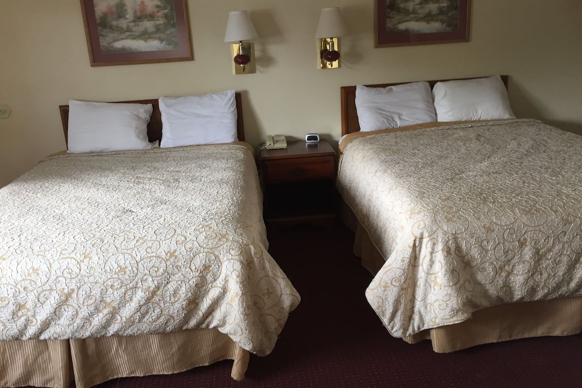 Standaard kamer, 2 tweepersoonsbedden, niet-roken | Gratis wifi, beddengoed