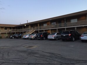 Front of property - Hometown Inn (Morganfield)